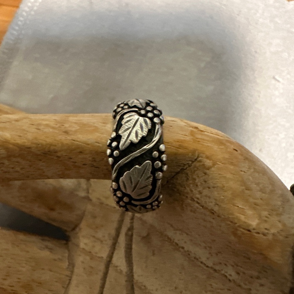 Sterling Silver Grape Leaf Design Size 7
